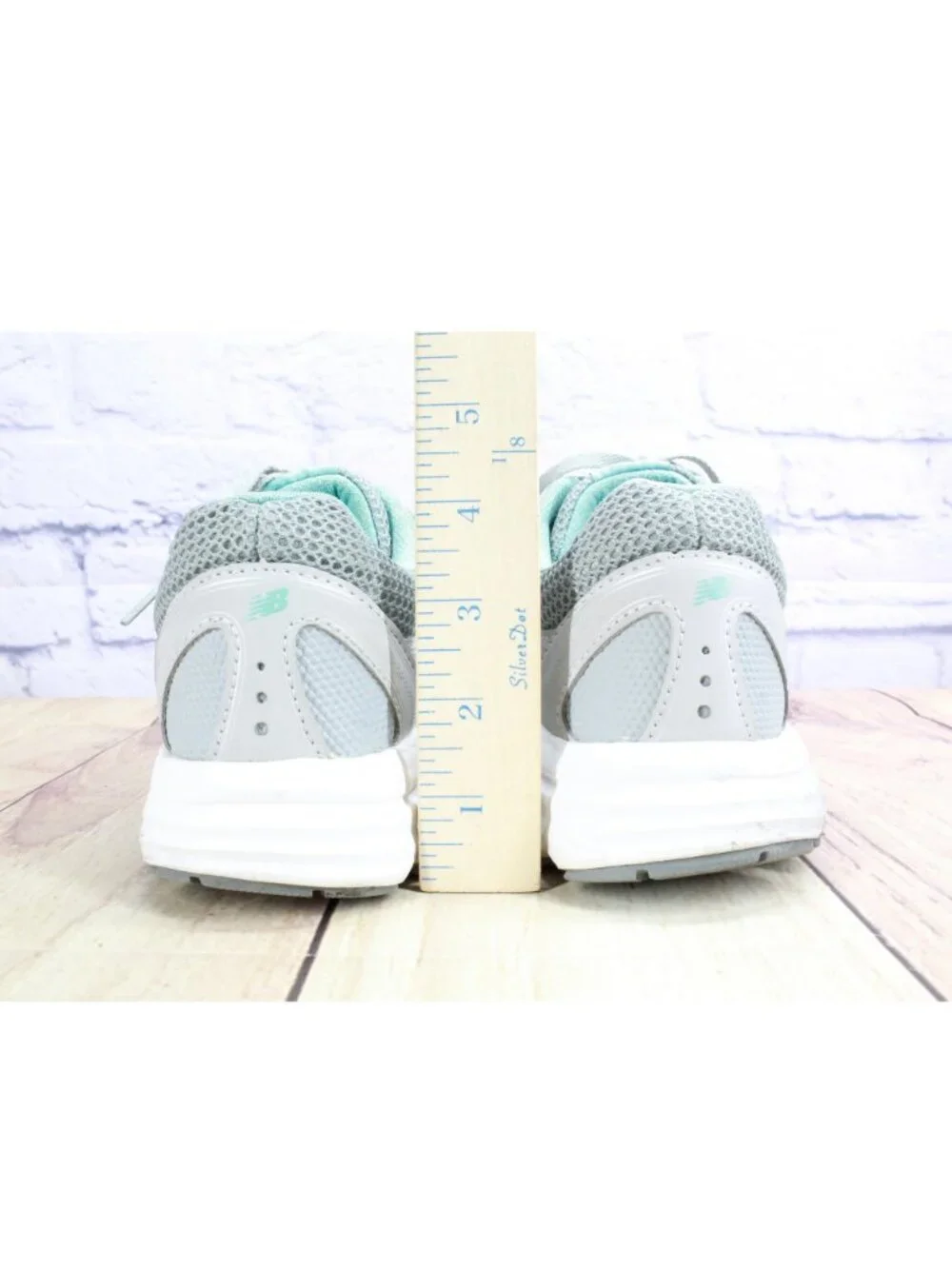 New Balance Gray Blue Mesh Lightweight Breathable Sneaker Size 8.5 B